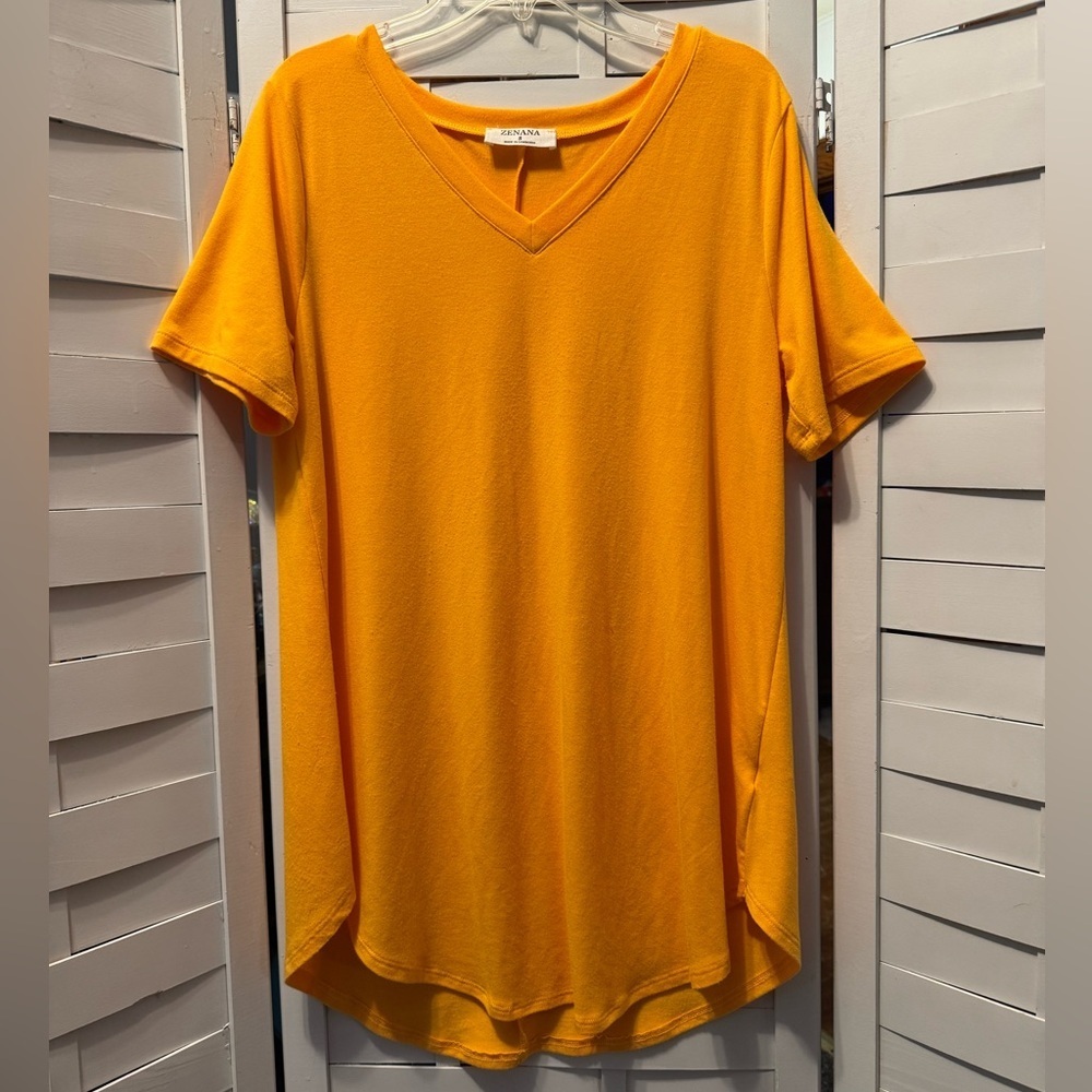 Zenana Basic V-Neck Tee
